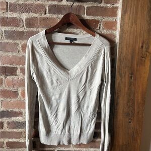 Banana Republic V-Neck Lightweight Sweater — Light Beige